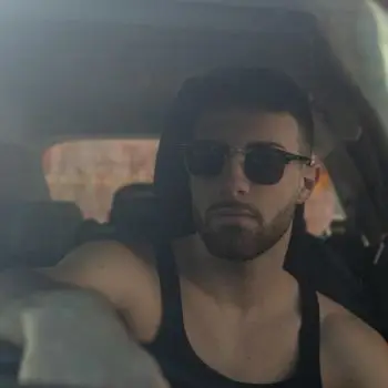 Accompagnatore gigolo Datan