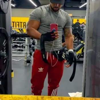 Accompagnatore gigolo Junior