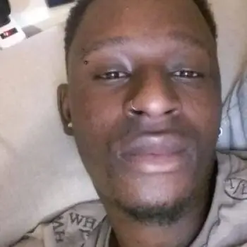 Accompagnatore gigolo Gabra