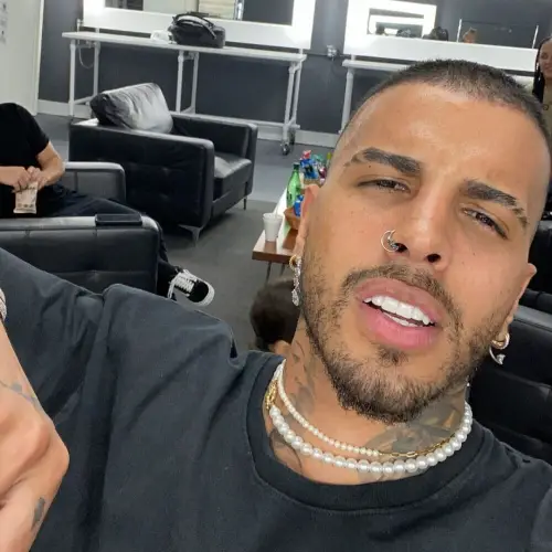 Accompagnatore gigolo Cortese