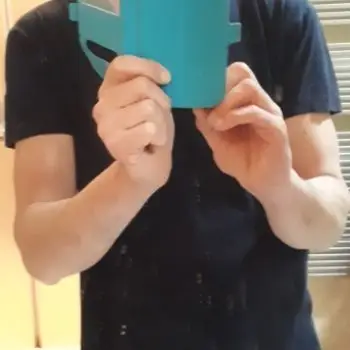 Accompagnatore gigolo Mano