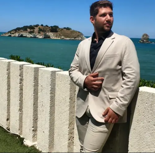 Accompagnatore gigolo BLU