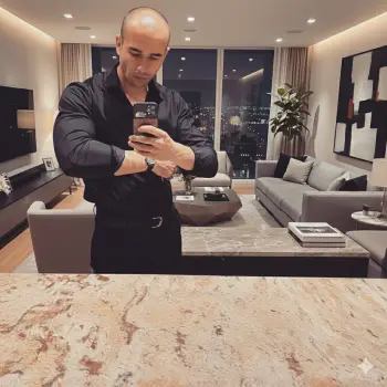 Accompagnatore gigolo HUGOLUX