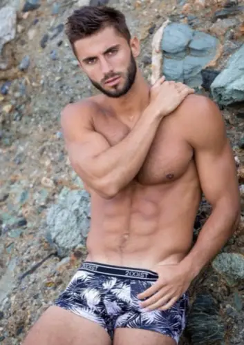 Accompagnatore gigolo ROSSANO