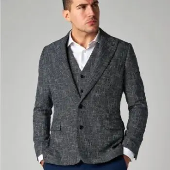 Accompagnatore gigolo Lucaricci