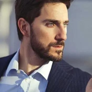 Accompagnatore gigolo Kris