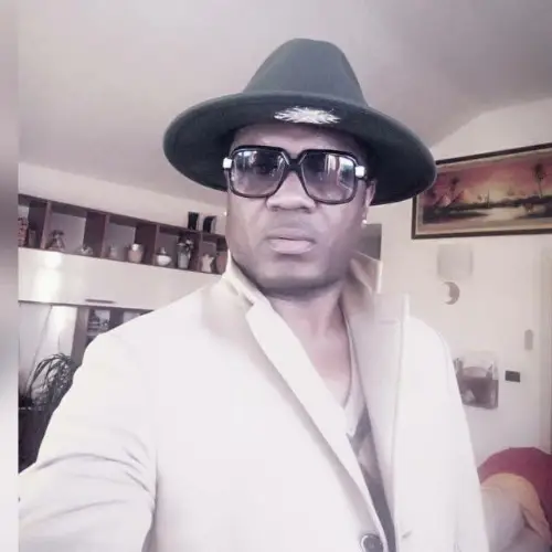 Accompagnatore gigolo BEBEY