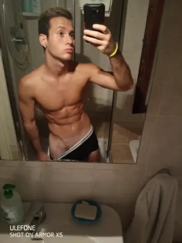 Accompagnatore gigolo Ajalo