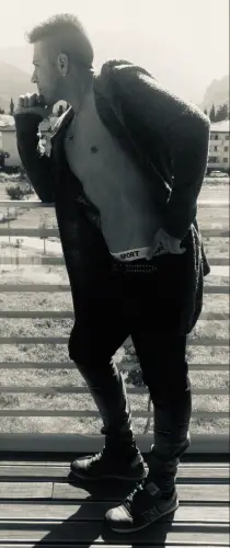 Accompagnatore gigolo Valentino White