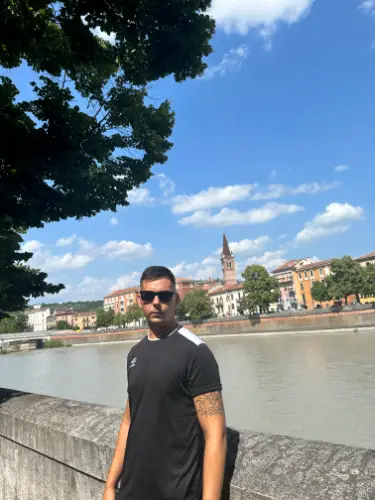 Accompagnatore gigolo Guido