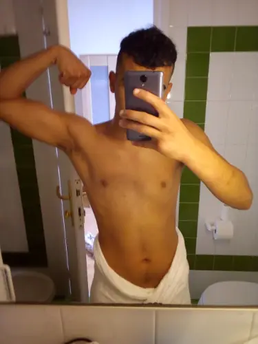 Accompagnatore gigolo Arbi