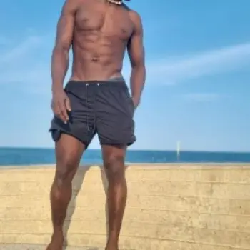 Accompagnatore gigolo L&rsquo;uomo noir