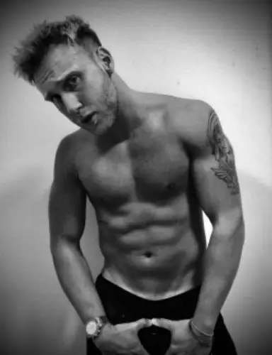 Accompagnatore gigolo Lore.96