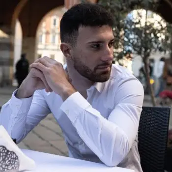 Accompagnatore gigolo Datan