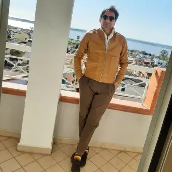 Accompagnatore gigolo Carmin