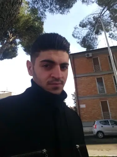 Accompagnatore gigolo Eretto98