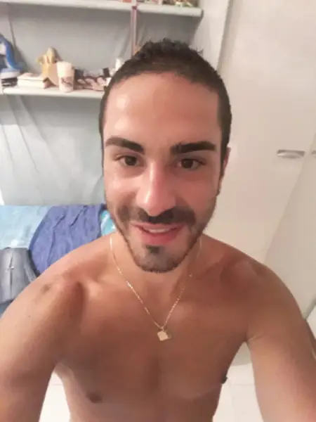 Accompagnatore gigolo Aleale