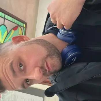 Accompagnatore gigolo Chry960