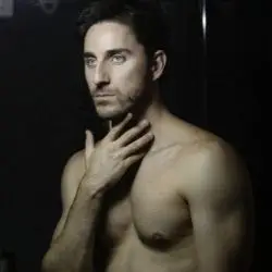 Accompagnatore gigolo Kris