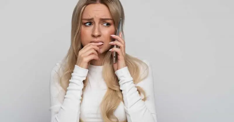 La paura di telefonare a un gigolo