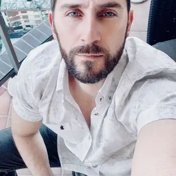 Accompagnatore gigolo Kris