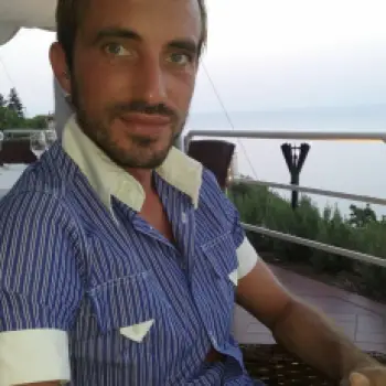 Accompagnatore gigolo Simone78