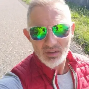 Accompagnatore gigolo Sultano73