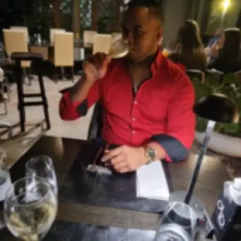 Accompagnatore gigolo Moreno21