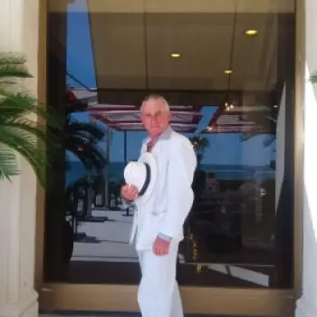 Accompagnatore gigolo Francesco disole