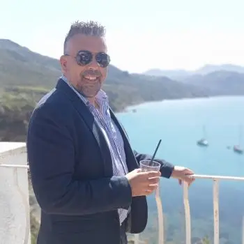 Accompagnatore gigolo Emiro