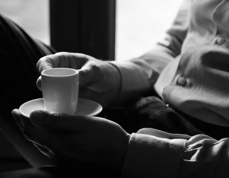 Gigolo e cliente e un caff&egrave; prima di  un incontro speciale