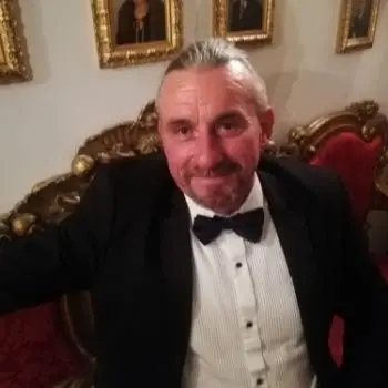 Accompagnatore gigolo Francesco disole