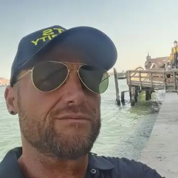 Accompagnatore gigolo Manni