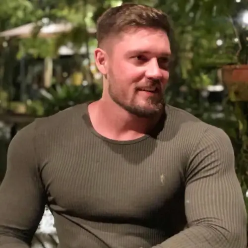 Accompagnatore gigolo Gustavomaiseen