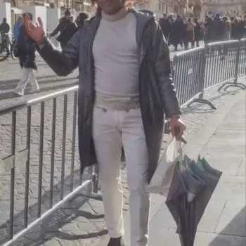 Accompagnatore gigolo Luce