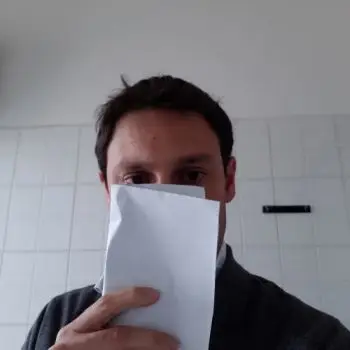 Accompagnatore gigolo Mano