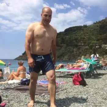 Accompagnatore gigolo Destro