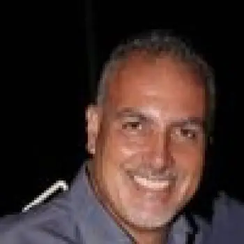 Accompagnatore gigolo Toni