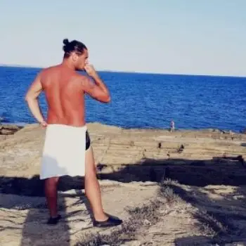 Accompagnatore gigolo Enma