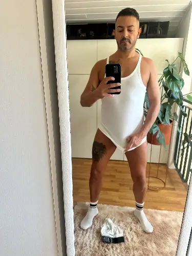 Accompagnatore gigolo Simone