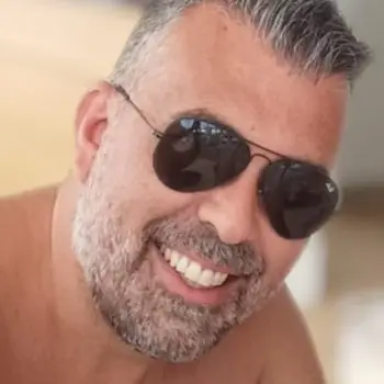 Accompagnatore gigolo Emiro