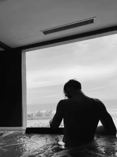 Accompagnatore gigolo Robert