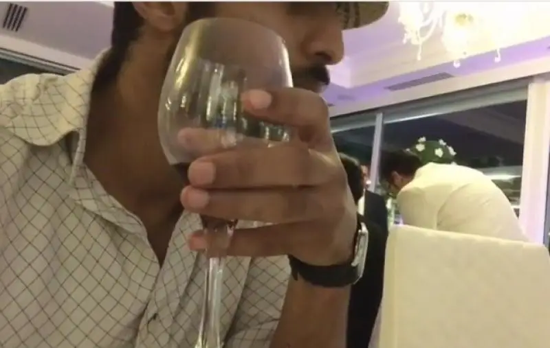 ? Somewhere beyond the sea - 40's atmosphere