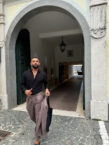 Accompagnatore gigolo Amz