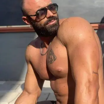 Accompagnatore gigolo Conor