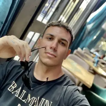 Accompagnatore gigolo Theo