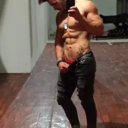 Accompagnatore gigolo Vladimir92