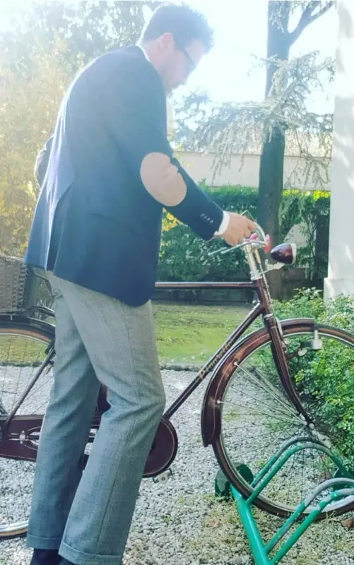 Uomo italiano di classe . Maestro di Galateo 
