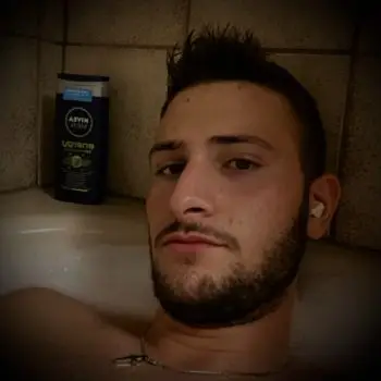 Accompagnatore gigolo Tonino