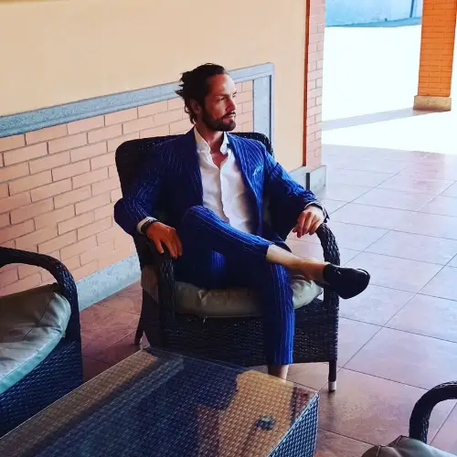 Accompagnatore gigolo Mark10